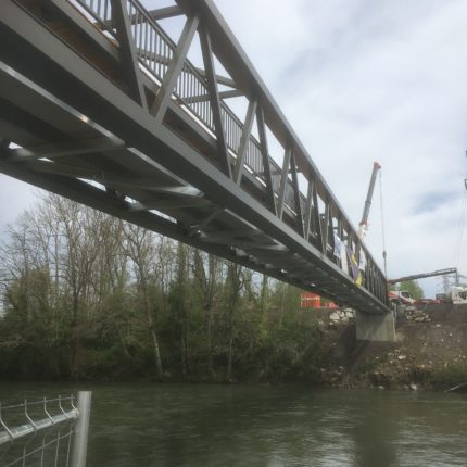 La pose de la passerelle